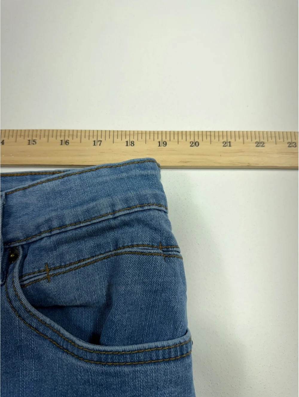 Kenneth Cole New York Athletic Fit Jeans Men’s 38x32 Light Wash Denim